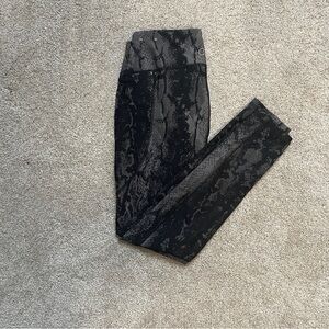 EUC - CALIA by Carrie Underwood Black Patterned Leggings - size small